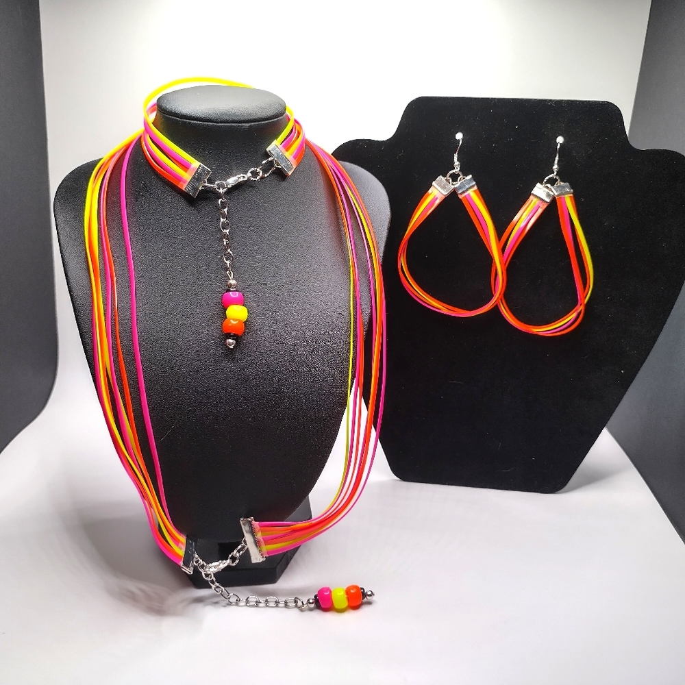 GLOW NECKLACE - Picture 4 of 11